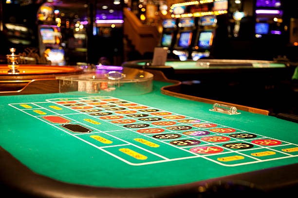 Sic Bo betting layout on mulantogel live table with dice and payout odds displayed